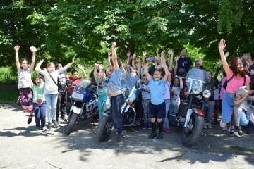Десетки деца  се включиха в обучение  под мотото „Живей свободно-карай свободно“