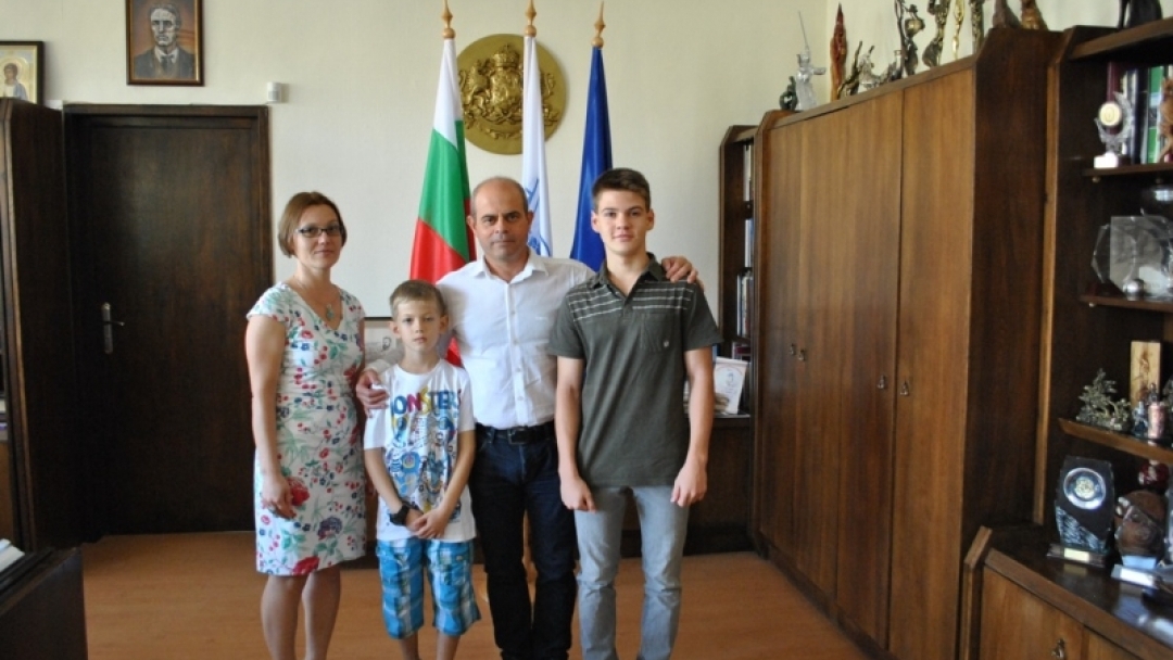 Най-добрият скейтър на България със знаме от Община Русе