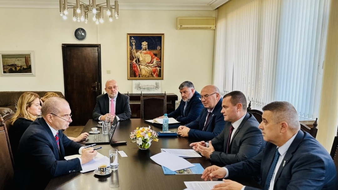 Кметът Пенчо Милков и вицепремиерът Гроздан Караджов обсъдиха бъдещето на интермодалния терминал и транспортната свързаност на Русе