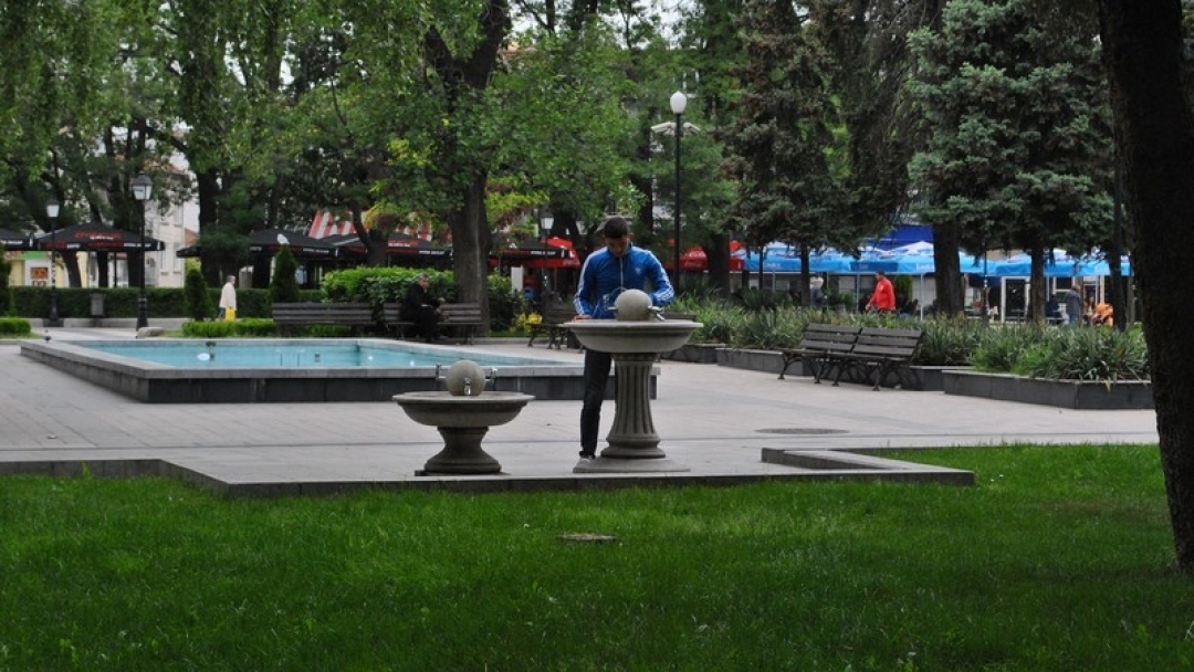 Работят градските чешмички в централната част на града