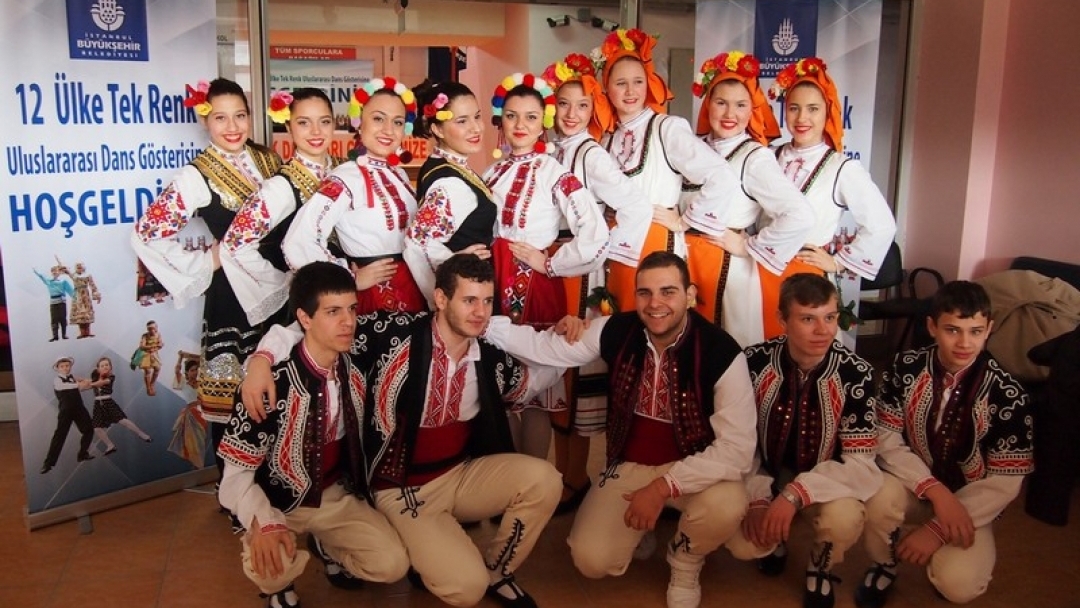 Фолклорна танцова студия „Зора“ откри Международен фестивал в Истанбул