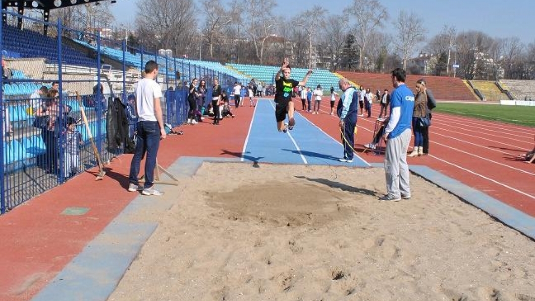 Над 200 ученици участваха в лекоатлетическия турнир „Лъвски скок“