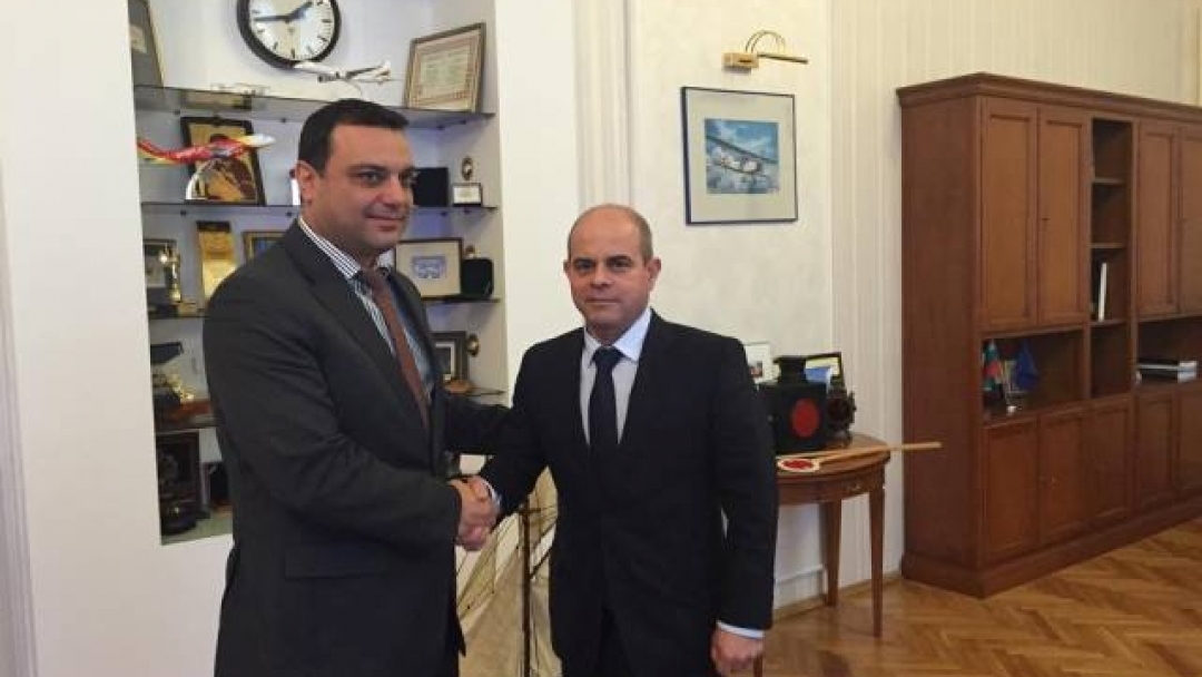 Кметът Пламен Стоилов и министър Ивайло Московски подписаха договор за безвъзмездно прехвърляне на Летище Русе в собственост на Общината