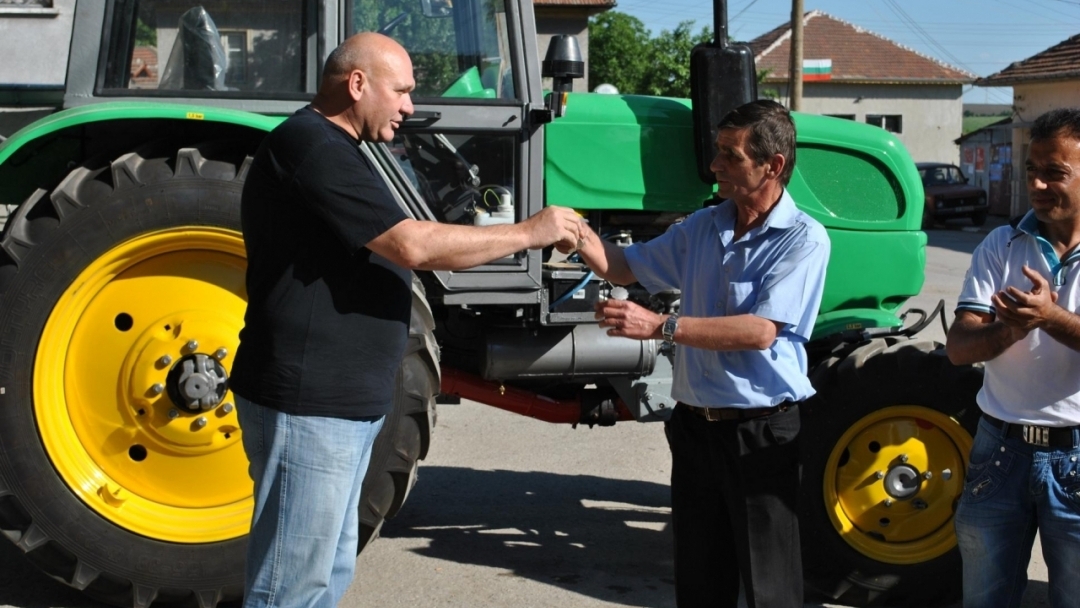 Нов трактор купи Община Русе за нуждите на кметство  Просена 