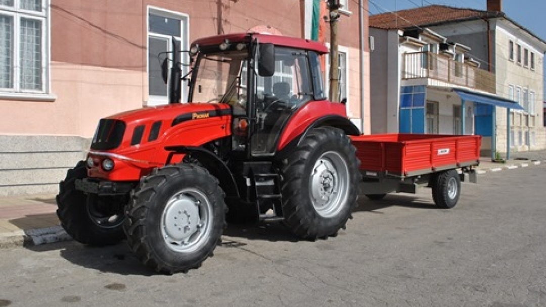 Кметът Пламен Стоилов връчи ключовете на трактор в Бъзън