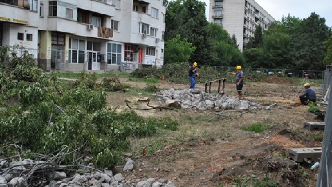 Започва благоустрояването на междублоковото пространство до блок „Вида“