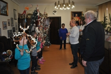 Малки сурвакари наричаха за здраве и берекет в Общината