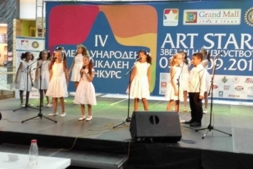 Възпитаниците на вокална група "Приста" с награди от конкурс "Арт старс" във варна 