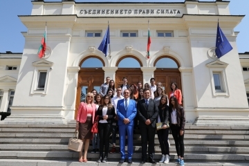 Представители на Младежкия парламент посетиха Народното събрание на Република България