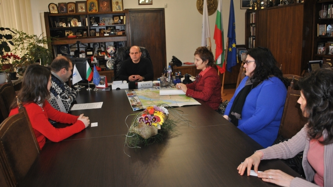 Кметът Пламен Стоилов се срещна със студенти от клуб "Различни и равни" към Русенския университет 