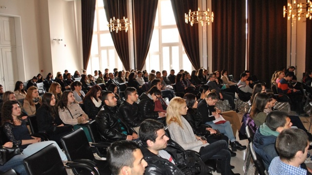 Д-р Карапчански изнесе лекция пред студенти за устойчиво регионално развитие и проектно управление