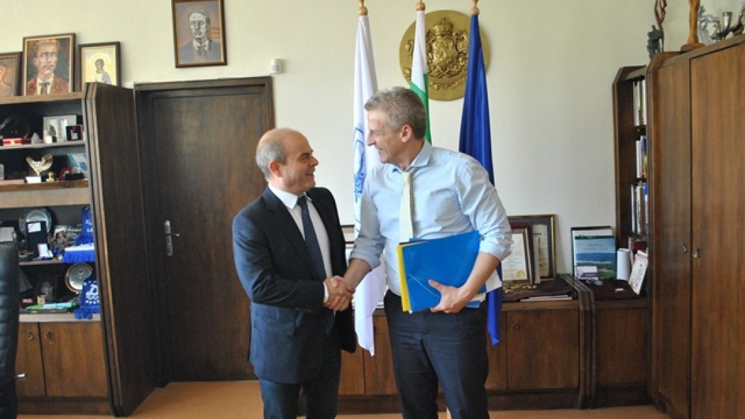 Кметът Пламен Стоилов и министърът на здравеопазването д-р Петър Москов проведоха работна среща