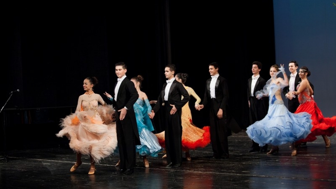 Коледен концерт представи Общински младежки дом