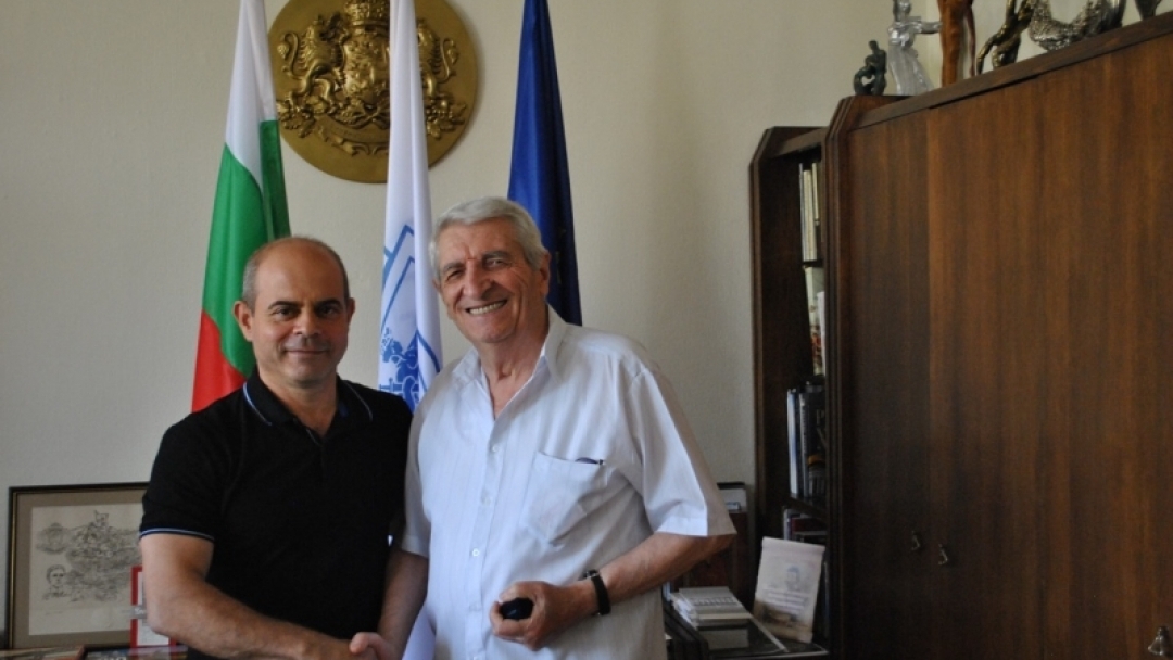 Художникът Стефан Ганев със златна значка „Русе“