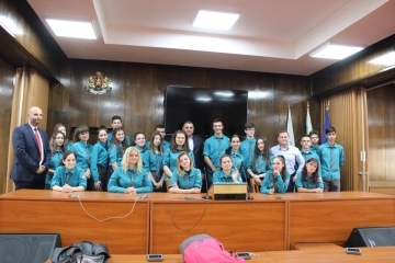 Ученици от СУ „Христо Ботев“ се запознаха с работата на Община Русе и Общинския съвет