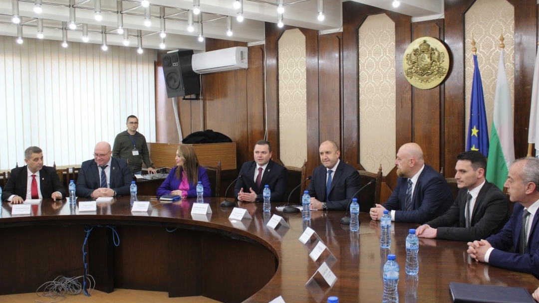 Президентът Румен Радев посети Кризисния център за посрещане на украински бежанци в Русе