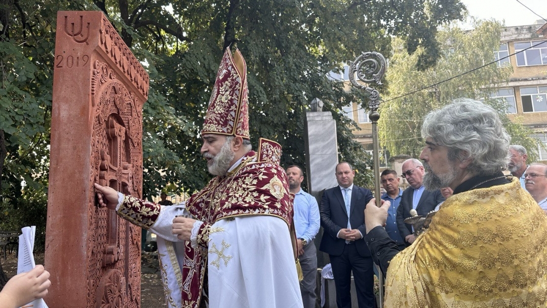A stone cross – khachkar, was consecrated today in the courtyard of the Armenian Church in Ruse