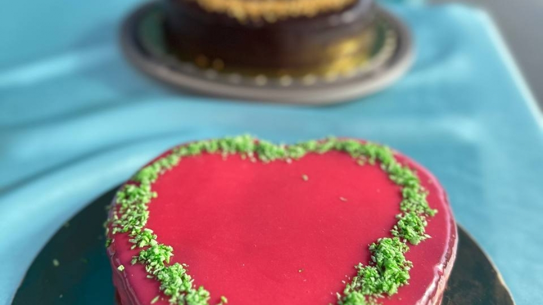 18-годишният Аслан Ахмедов е големият победител в конкурса за нетрадиционна торта „Гараш“ 