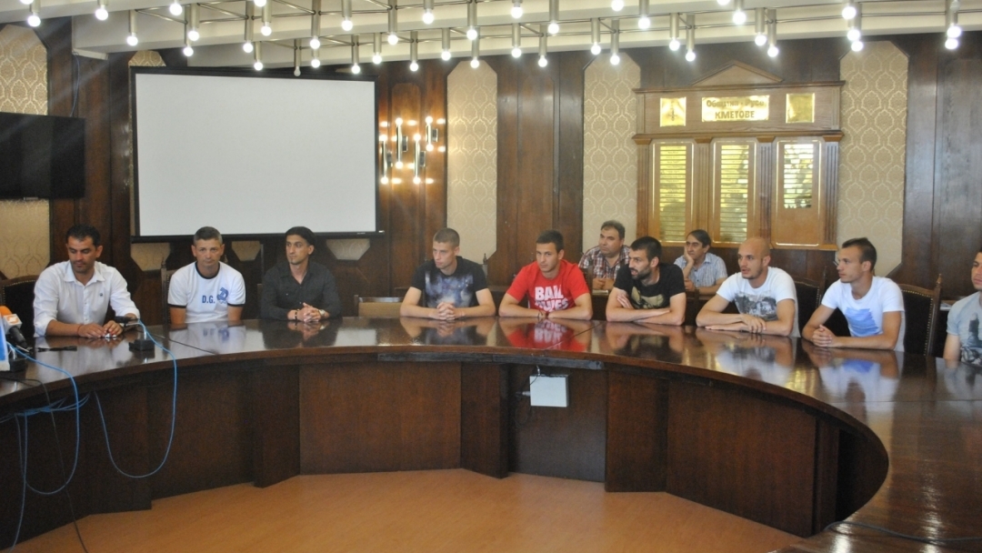 Кметът Пламен Стоилов награди футболистите от ФК „Дунав“