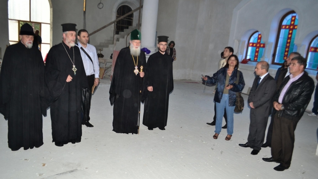 Българският патриарх Неофит отслужи молебен за довършването на храма „Всех Святих”