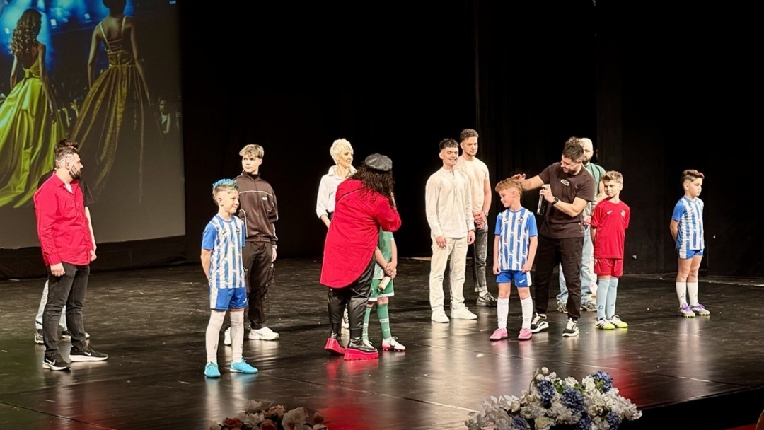 Спектакълът „Асамблея на красотата и модата“ превърна сцената на Доходното здание в пространство на естетика и съпричастност