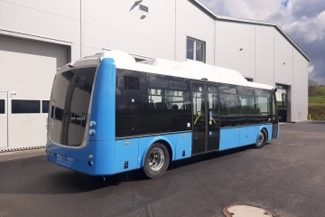 Първият от 20-те нови електробуса вече е в Русе.  От 2022 година градският транспорт става общински