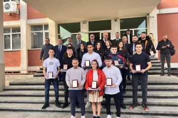 Пенчо Милков награди най-добрите възпитаници и треньори на Спортното училище