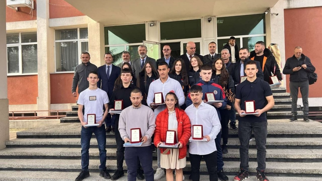 Пенчо Милков награди най-добрите възпитаници и треньори на Спортното училище