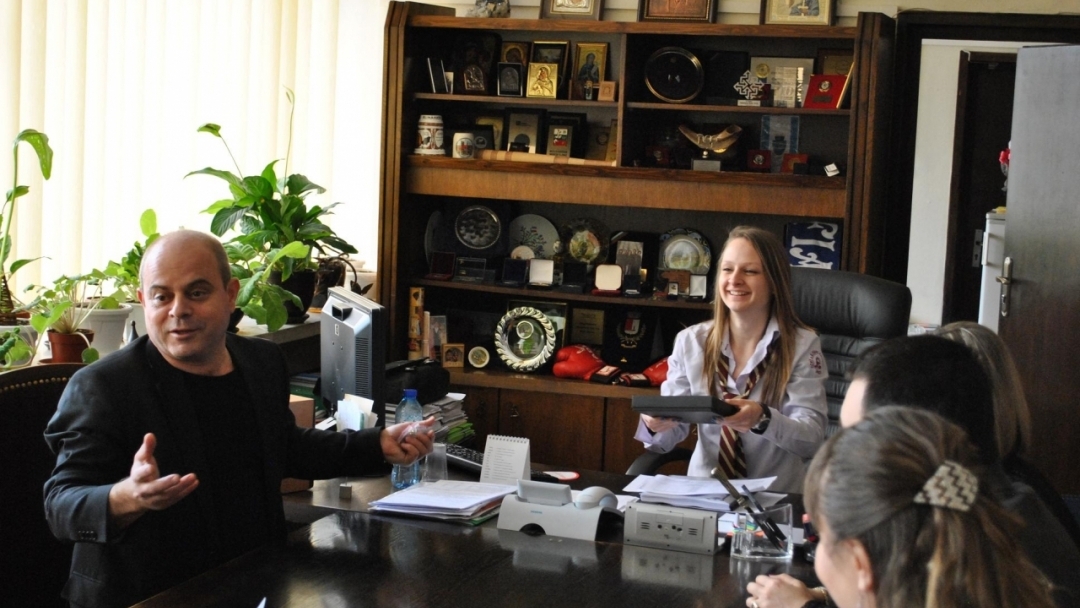 Петима бъдещи икономисти бяха мениджъри за един ден в Община Русе