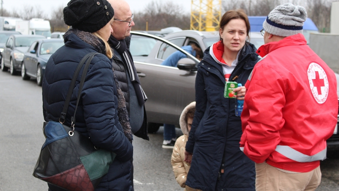 21 души бяха настанени в Русе в първия ден от разкриването на гореща телефонна линия за бежанци