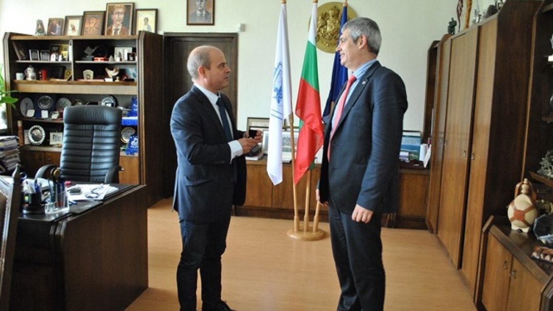 Кметът Пламен Стоилов връчи златна значка „Русе“ на президента на КНСБ – Пламен Димитров