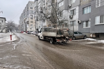 Над 150 служители са мобилизирани за обработка на тротоарите срещу заледяване