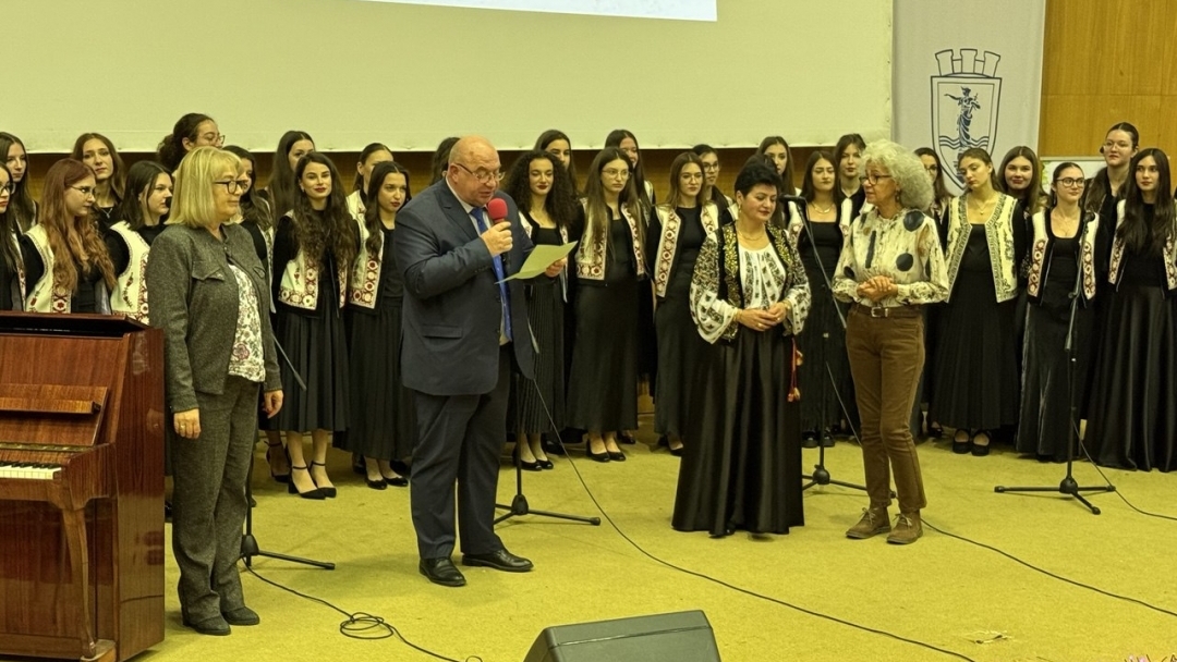 Хорове от Русе и Гюргево обединиха коледните си послания в концерта „Тиха нощ, свята нощ“  