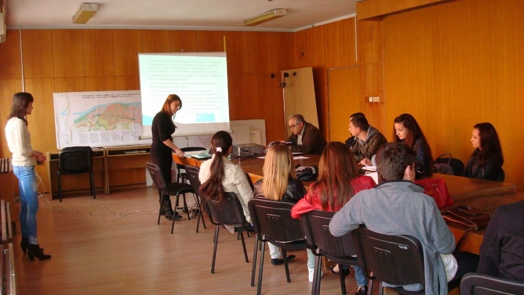 Студенти от Русенския университет посетиха общинския отдел "Екология"