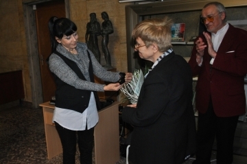 Знаменитата русенка Дора Янева-Медникарова с награда - златна значка "Русе" по случай 70-годишнината си