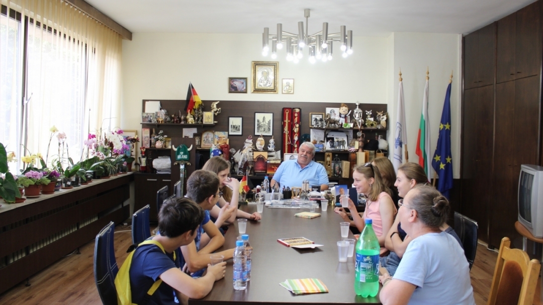 Заместник-кметът Иван Григоров посрещна руски ученици в Община Русе