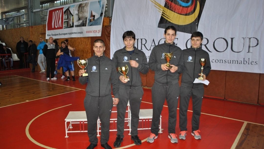 Кметът Пламен Стоилов връчи купите на Републиканското по бокс за жени