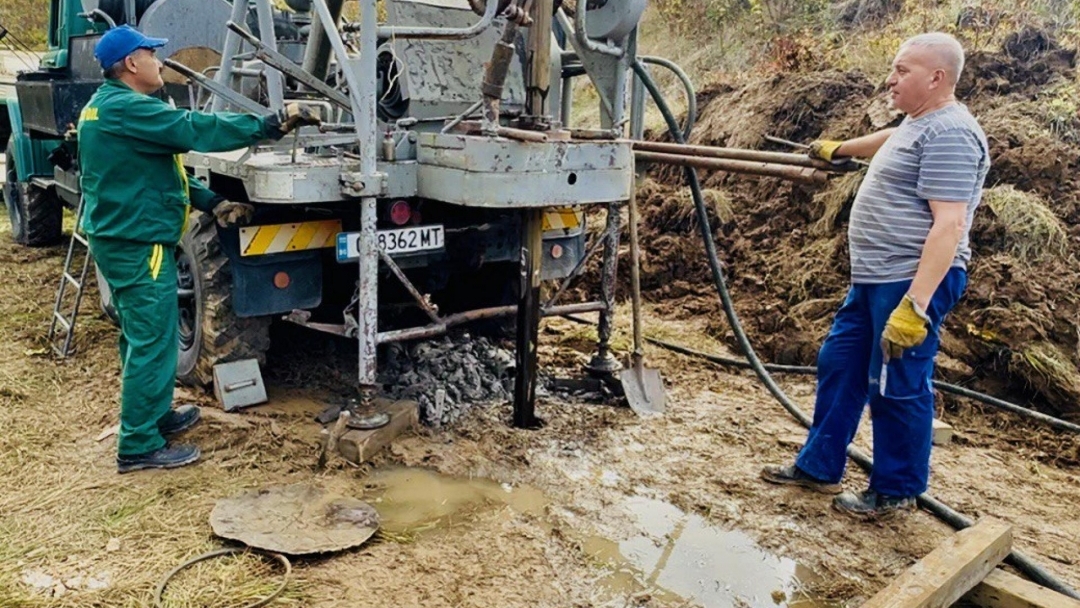 Движението през дигата в Николово остава ограничено, гражданите могат да използват обходни маршрути до Лесопарка
