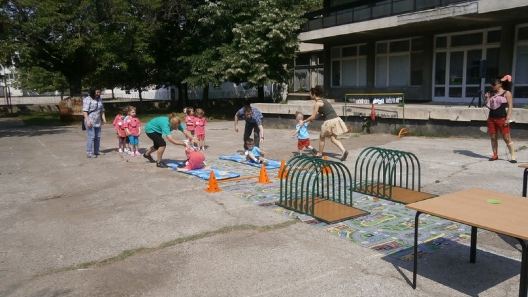 Със спортен празник и тържество завършиха учебната година  в ЦДГ „Зора”