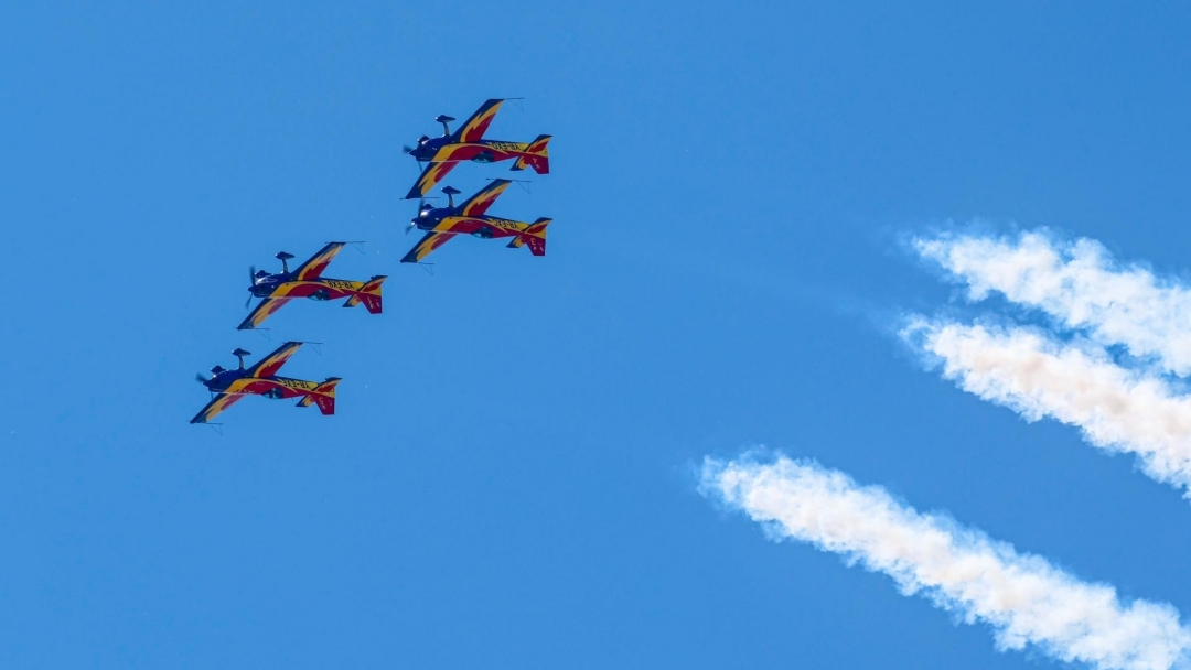 Русе посрещна националния шампионат по безмоторно летене с впечатляващо авиошоу