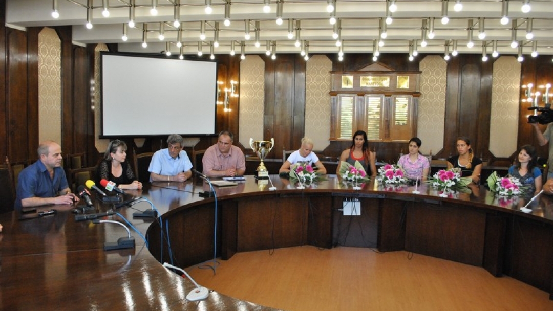 Парична премия и грамота за шампионките от БК „Дунав 8806“