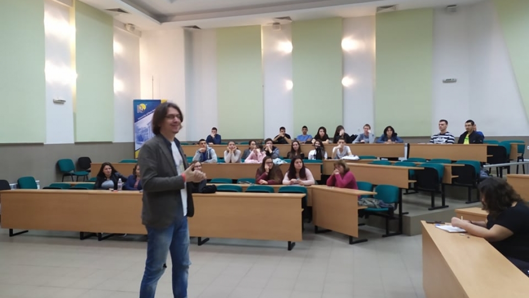 50 русенски ученици преминават обучение в сферата на финансовата математика