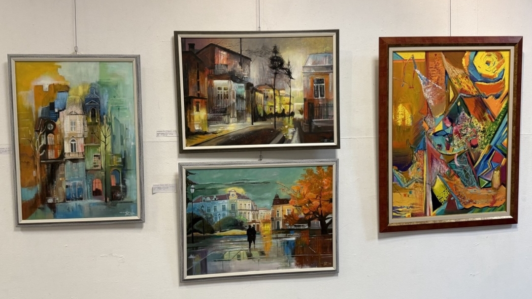 Красотата на зимата е уловена в 150 творби на русенски автори