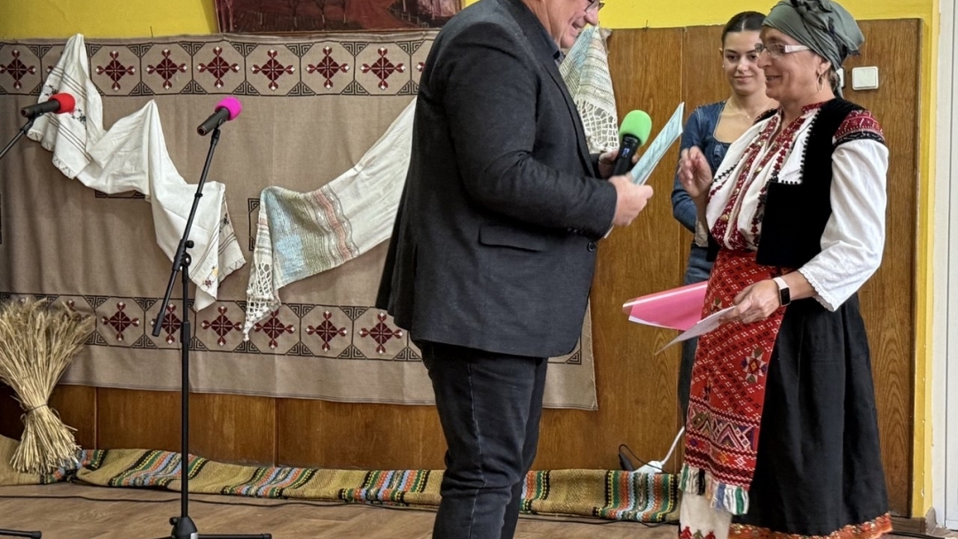 Фолклорен празник събра самодейци и жители в Средна кула