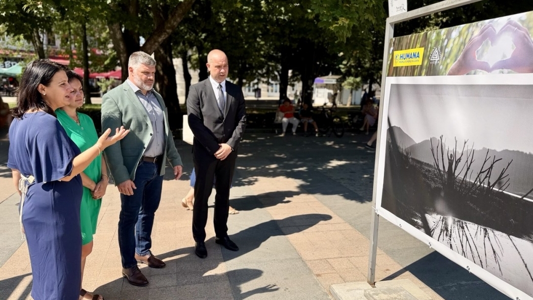 Националната фотографска изложба „Поправи Земята“ представя екологични послания в Русе