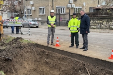 В Русе започна монтажът на първите подземни контейнери за отпадъци