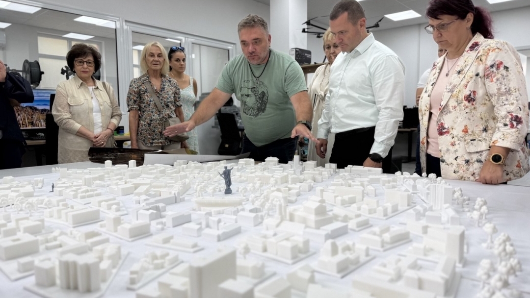Кметът Пенчо Милков обсъди с експерти създаването на 3D макет на централната градска част на Русе