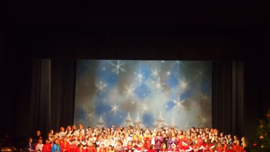 Общински младежки дом отбеляза идните празници с грандиозен концерт