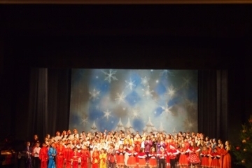 Общински младежки дом отбеляза идните празници с грандиозен концерт