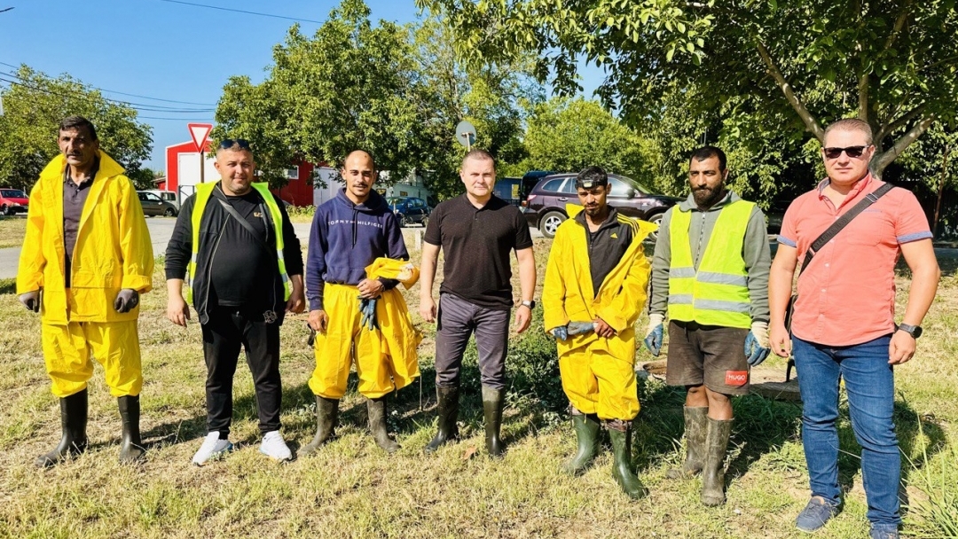 След пет десетилетия затлачване: Община Русе инициира ръчно почистване на част от канализацията в Мартен